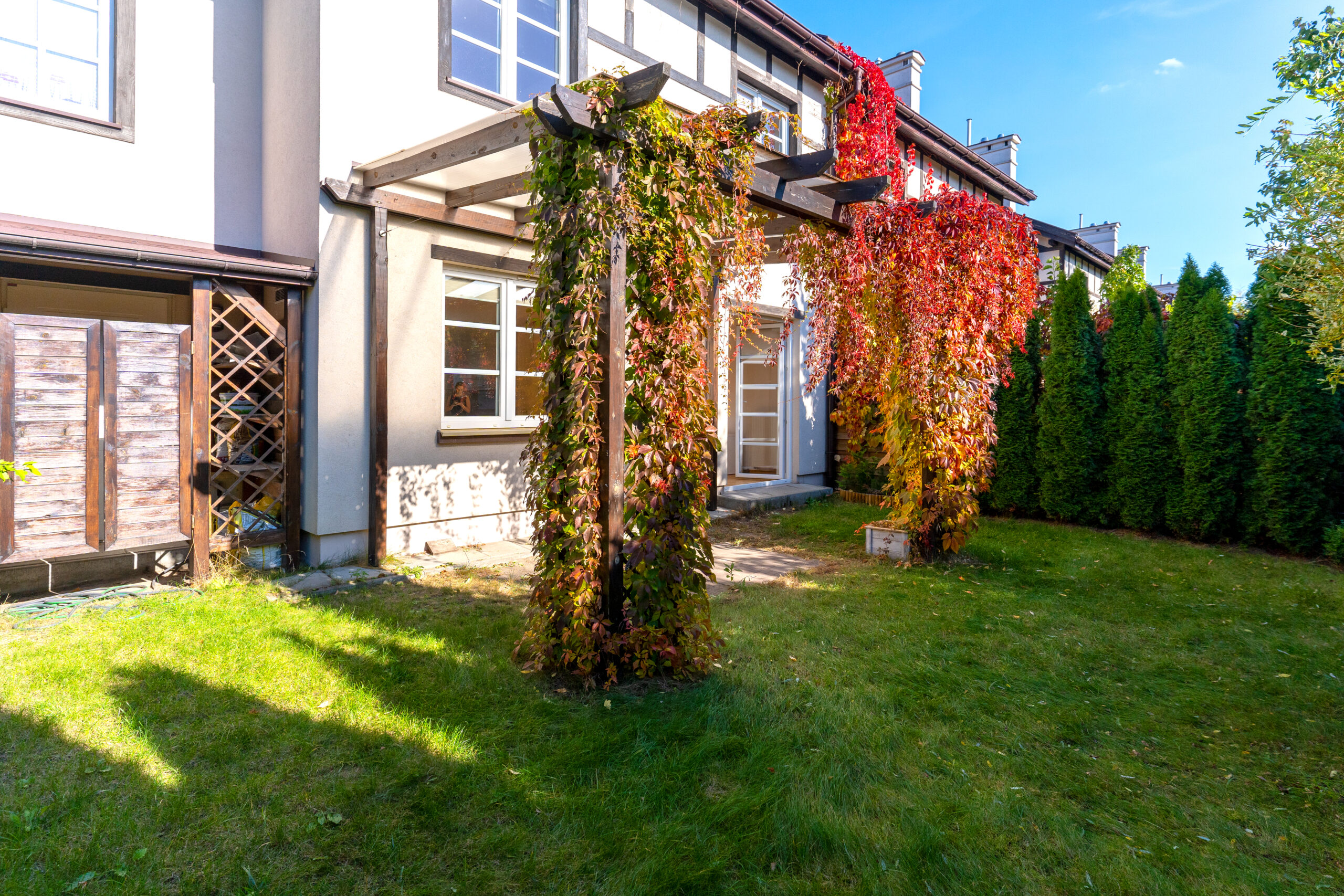 Dom w klimacie Bretanii, Józefosław, LE VILLAGE.